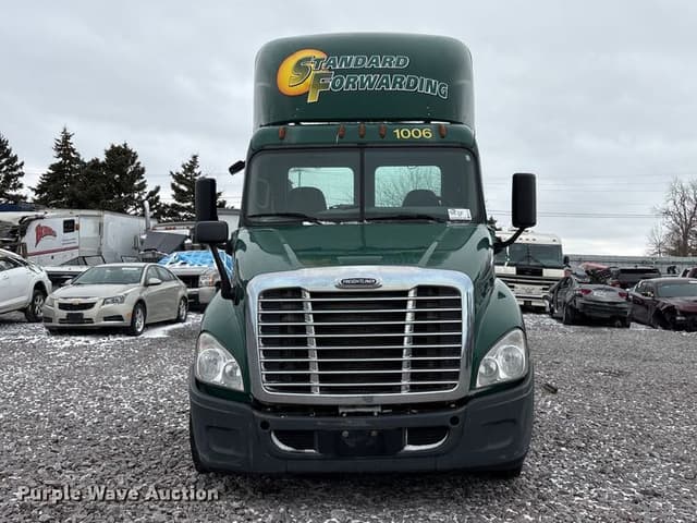 Image of Freightliner Cascadia 125 equipment image 1