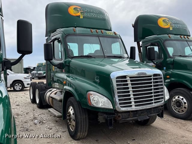 Image of Freightliner Cascadia 125 equipment image 2