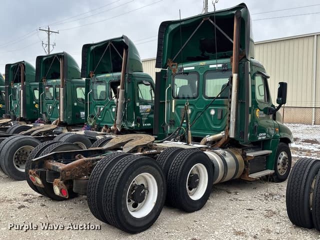 Image of Freightliner Cascadia 125 equipment image 4