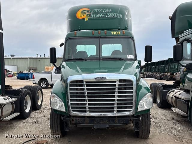 Image of Freightliner Cascadia 125 equipment image 1