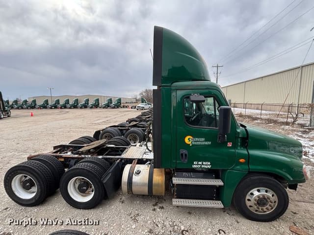 Image of Freightliner Cascadia 125 equipment image 3