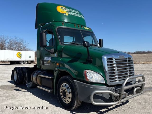 Image of Freightliner Cascadia 125 equipment image 2