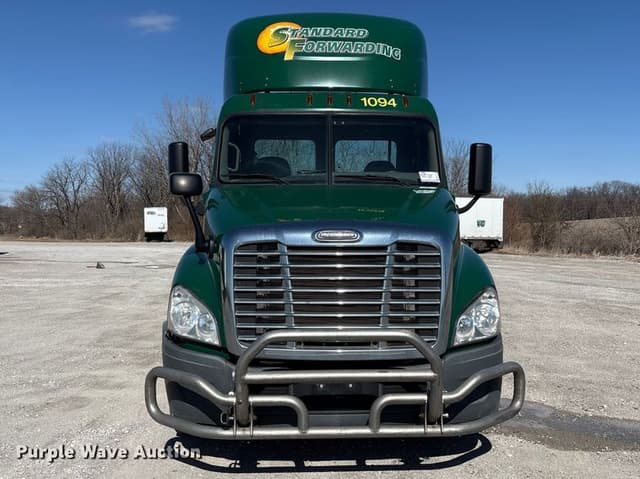 Image of Freightliner Cascadia 125 equipment image 1