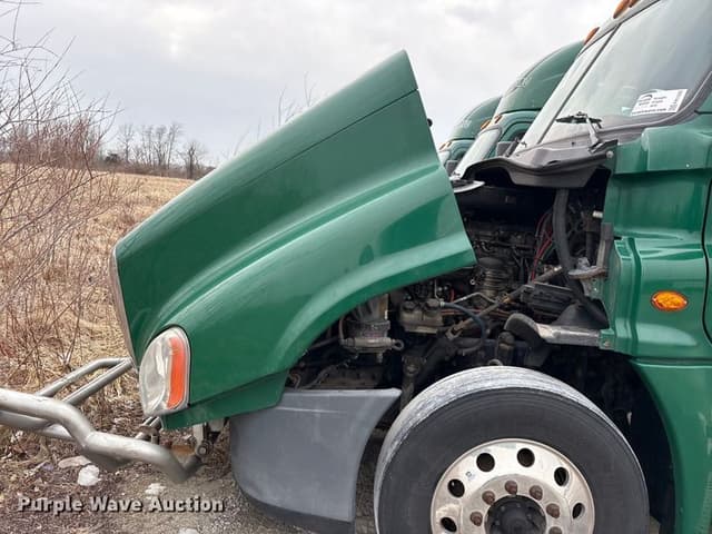 Image of Freightliner Cascadia 125 equipment image 3