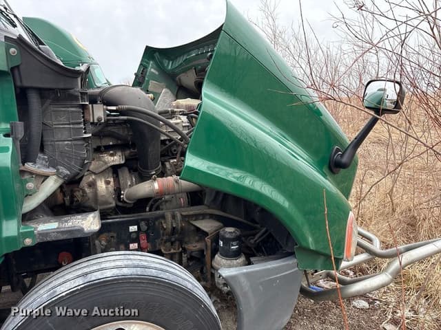 Image of Freightliner Cascadia 125 equipment image 2