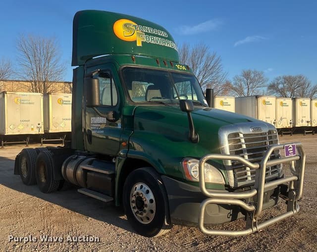 Image of Freightliner Cascadia 125 equipment image 2
