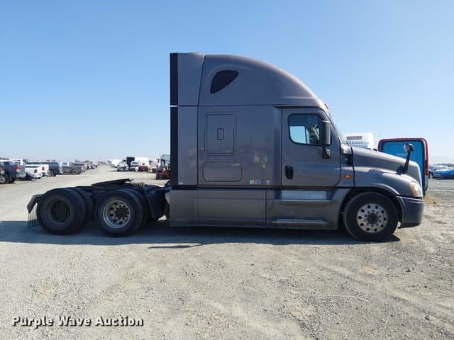 Image of Freightliner Cascadia 125 equipment image 3