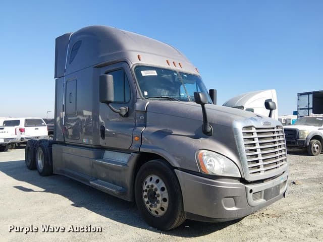 Image of Freightliner Cascadia 125 equipment image 2