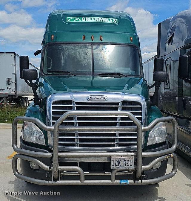 Image of Freightliner Cascadia 125 equipment image 1