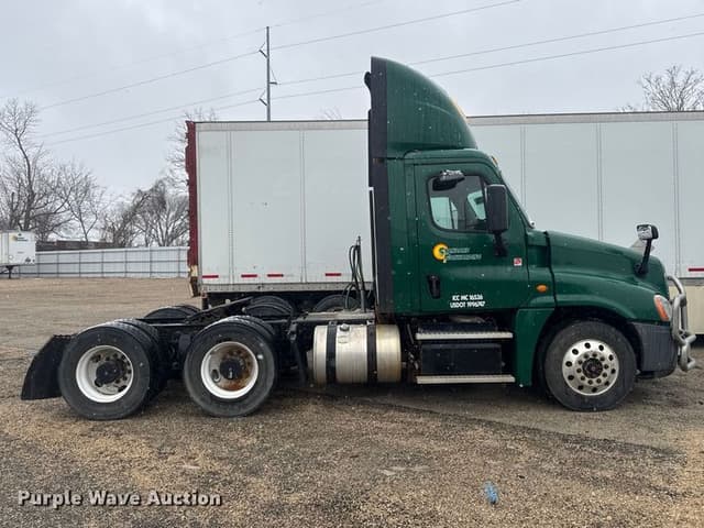Image of Freightliner Cascadia 125 equipment image 3