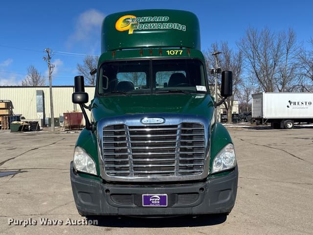 Image of Freightliner Cascadia 125 equipment image 1