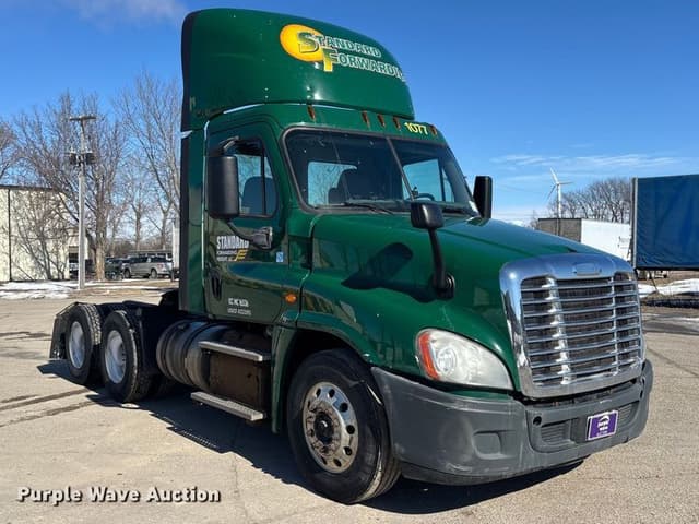 Image of Freightliner Cascadia 125 equipment image 2