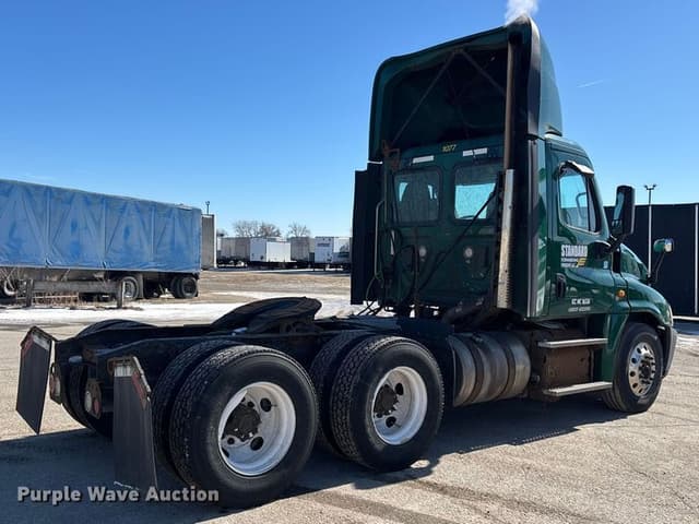Image of Freightliner Cascadia 125 equipment image 4