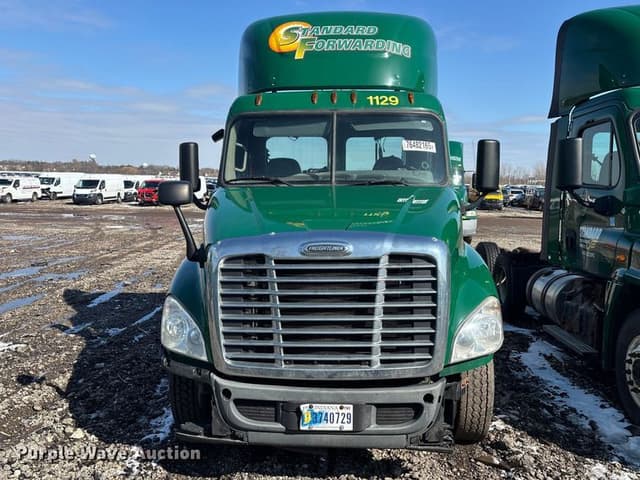 Image of Freightliner Cascadia 125 equipment image 1