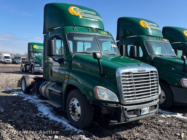 Image of Freightliner Cascadia 125 equipment image 2