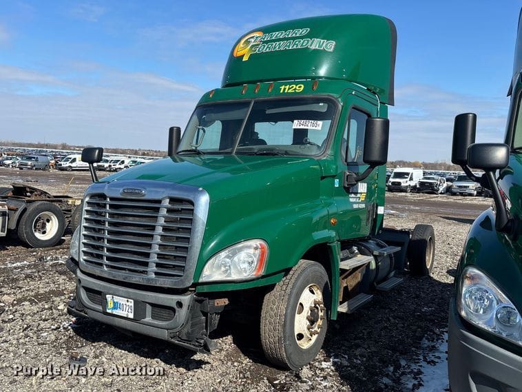2017 Freightliner Cascadia 125 Equipment Image0