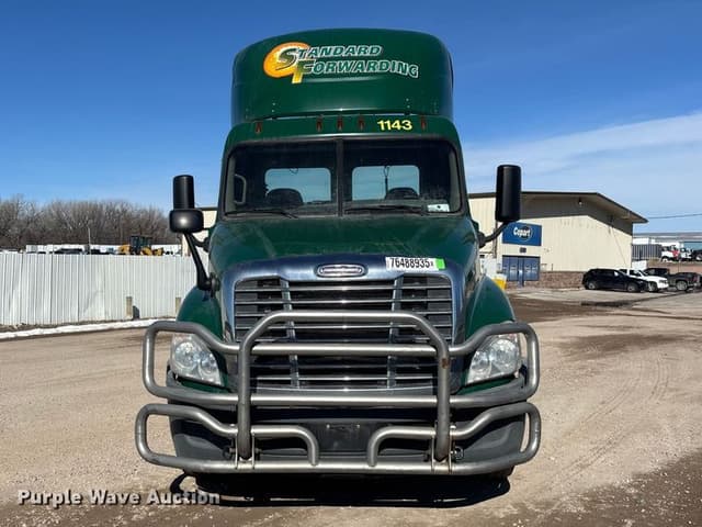 Image of Freightliner Cascadia 125 equipment image 1