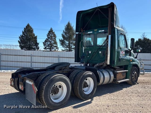 Image of Freightliner Cascadia 125 equipment image 4