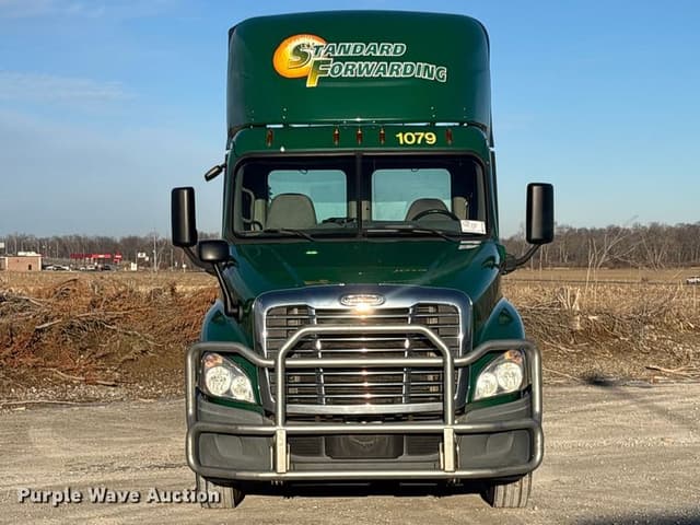 Image of Freightliner Cascadia 125 equipment image 1