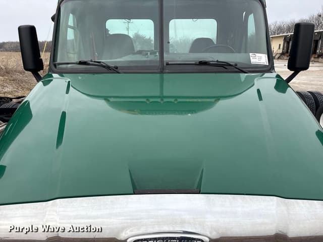 Image of Freightliner Cascadia 125 equipment image 4