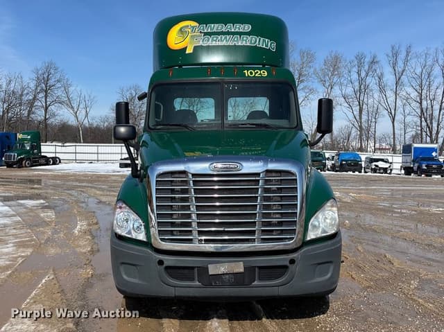 Image of Freightliner Cascadia 125 equipment image 1