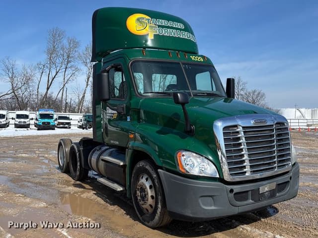 Image of Freightliner Cascadia 125 equipment image 2