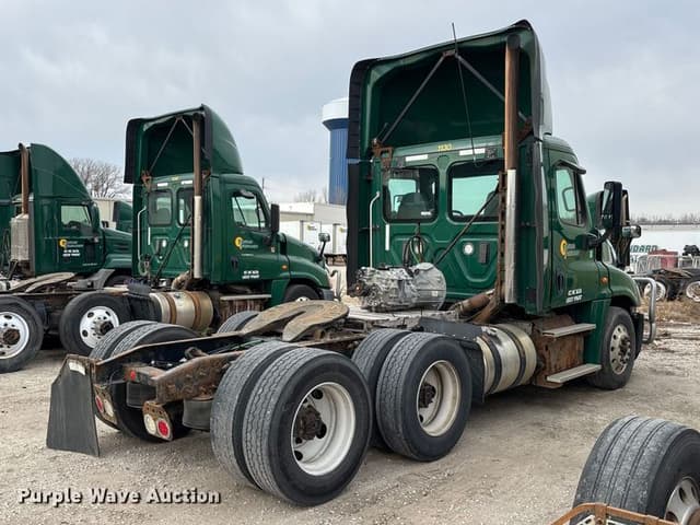 Image of Freightliner Cascadia 125 equipment image 4