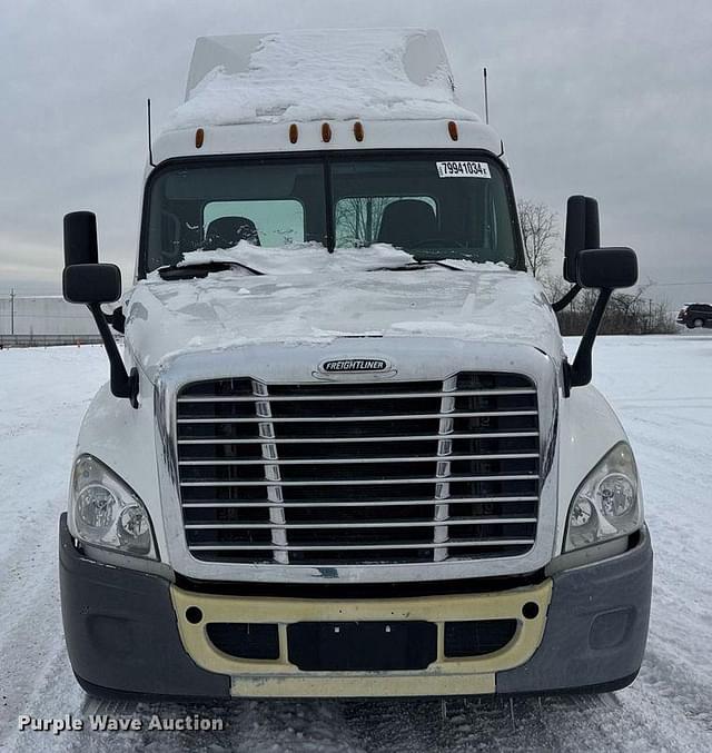 Image of Freightliner Cascadia 125 equipment image 1