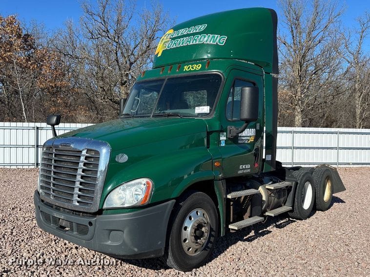 2017 Freightliner Cascadia 125 Equipment Image0