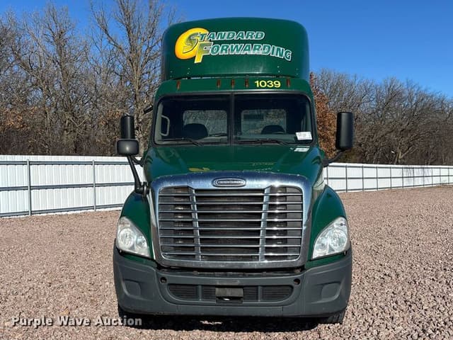 Image of Freightliner Cascadia 125 equipment image 1