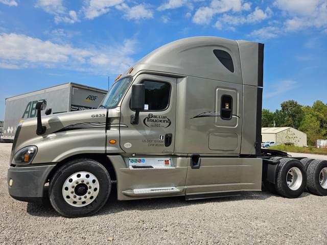 Image of Freightliner Cascadia 125 equipment image 4