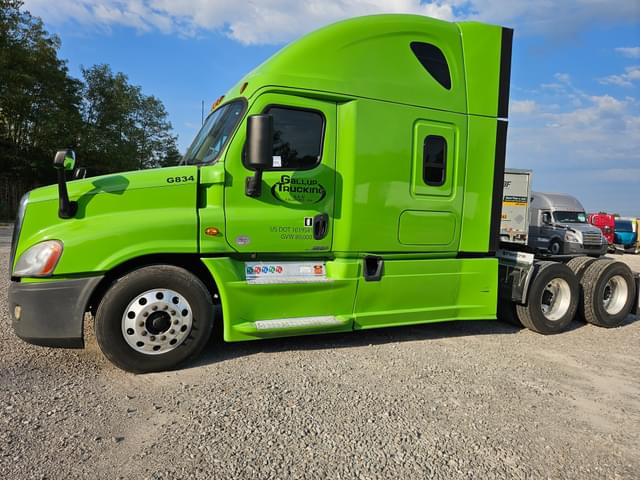 Image of Freightliner Cascadia 125 equipment image 3
