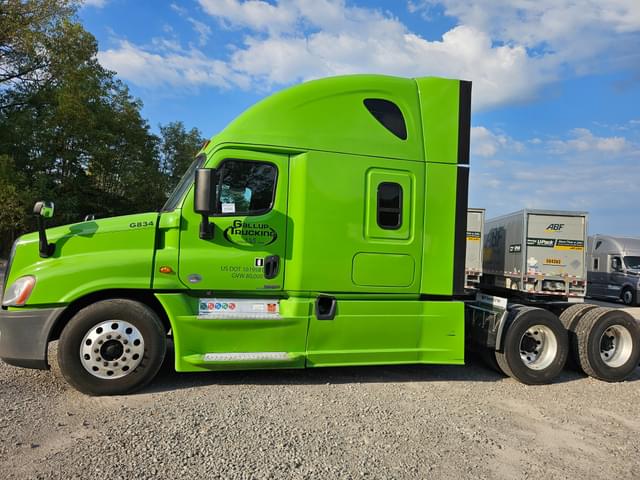 Image of Freightliner Cascadia 125 equipment image 4