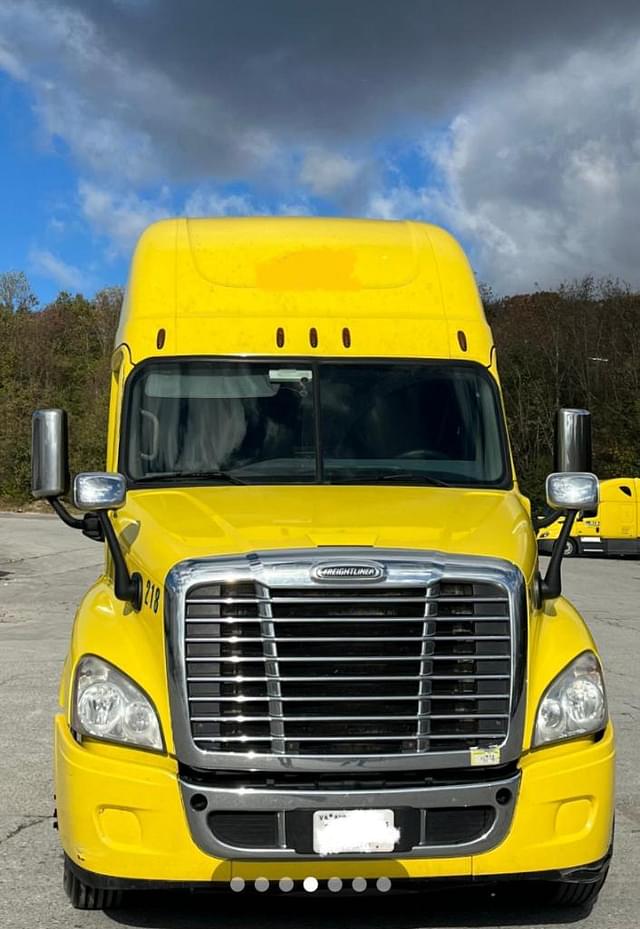 Image of Freightliner Cascadia 125 equipment image 1