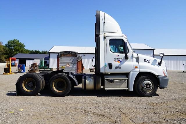 Image of Freightliner Cascadia 125 equipment image 2