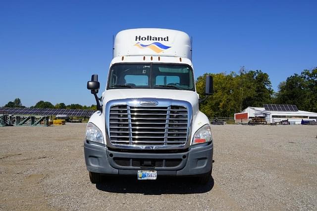 Image of Freightliner Cascadia 125 equipment image 3