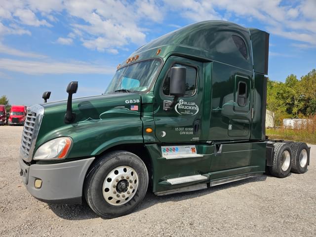 Image of Freightliner Cascadia 125 equipment image 2