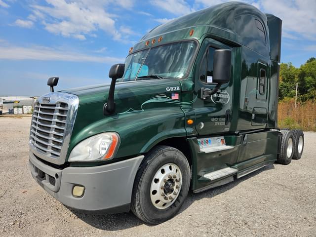 Image of Freightliner Cascadia 125 equipment image 1