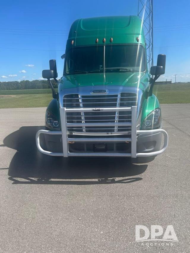 Image of Freightliner Cascadia 125 equipment image 1