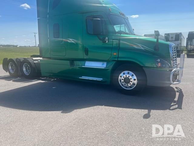 Image of Freightliner Cascadia 125 equipment image 2