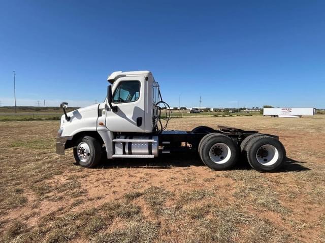 Image of Freightliner Cascadia 125 equipment image 1