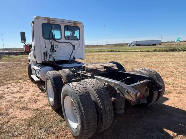 Image of Freightliner Cascadia 125 equipment image 2