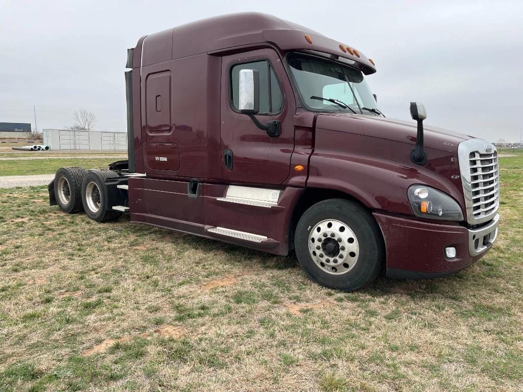 2017 Freightliner Cascadia 125 Equipment Image0