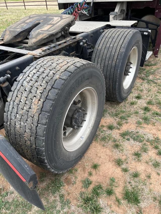 Image of Freightliner Cascadia 125 equipment image 4