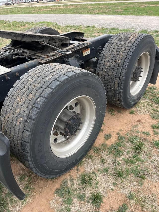 Image of Freightliner Cascadia 125 equipment image 3