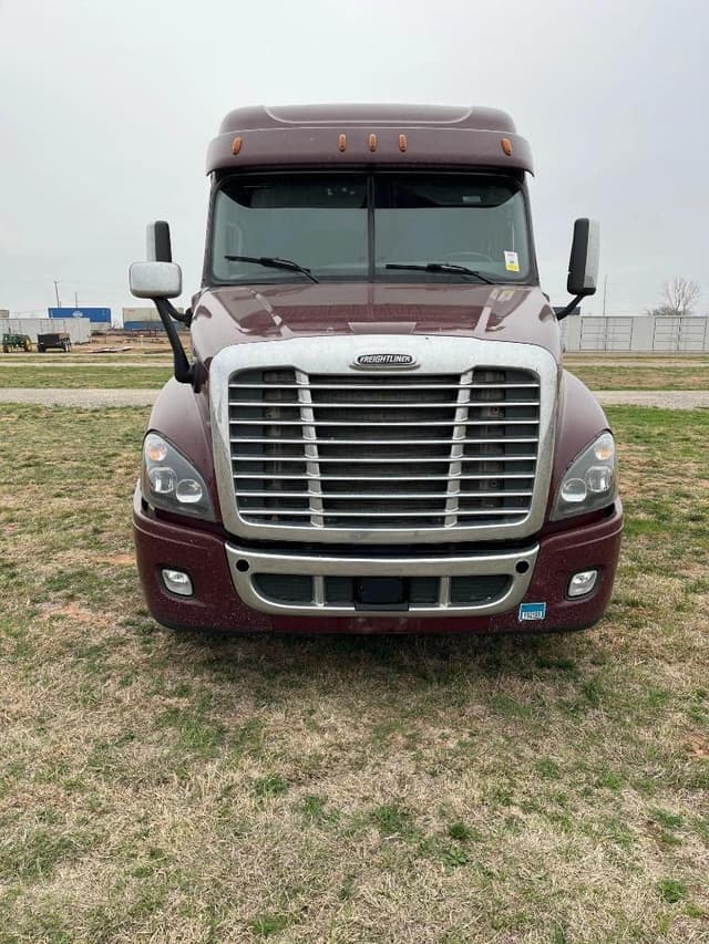 Image of Freightliner Cascadia 125 equipment image 1