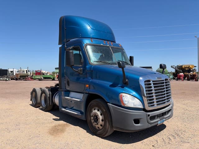 Image of Freightliner Cascadia 125 equipment image 2