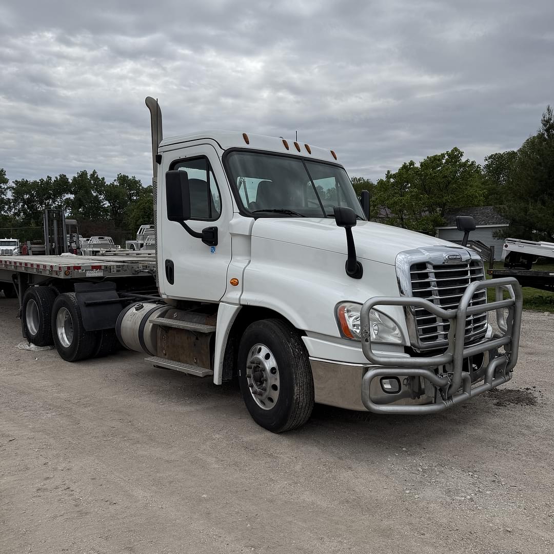 Image of Freightliner Cascadia 125 Primary image
