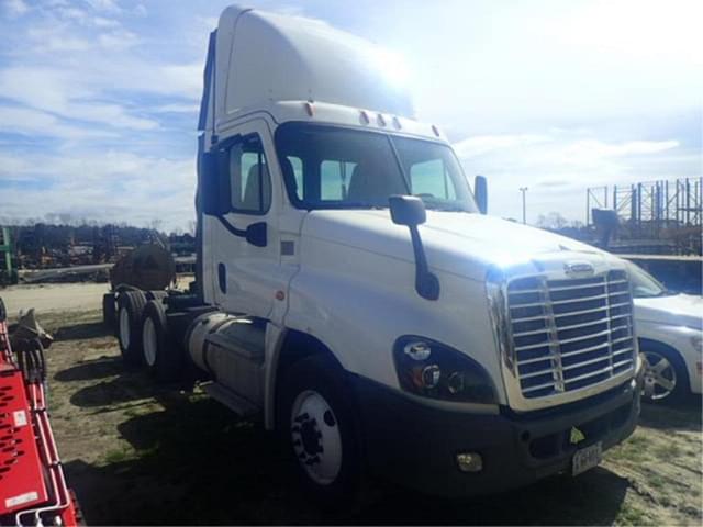 Image of Freightliner Cascadia equipment image 2