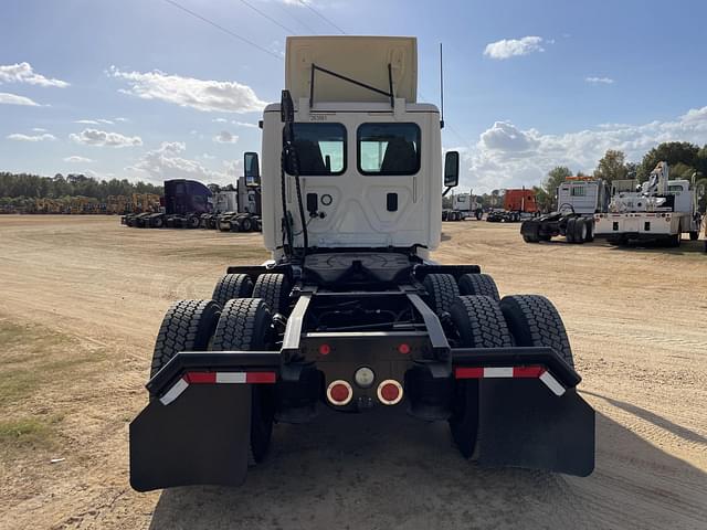 Image of Freightliner Cascadia equipment image 2